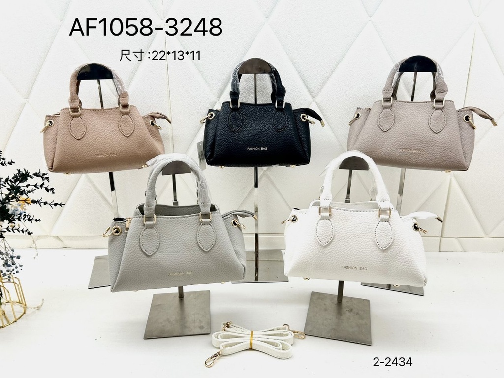 حقيبة جلد شبابية