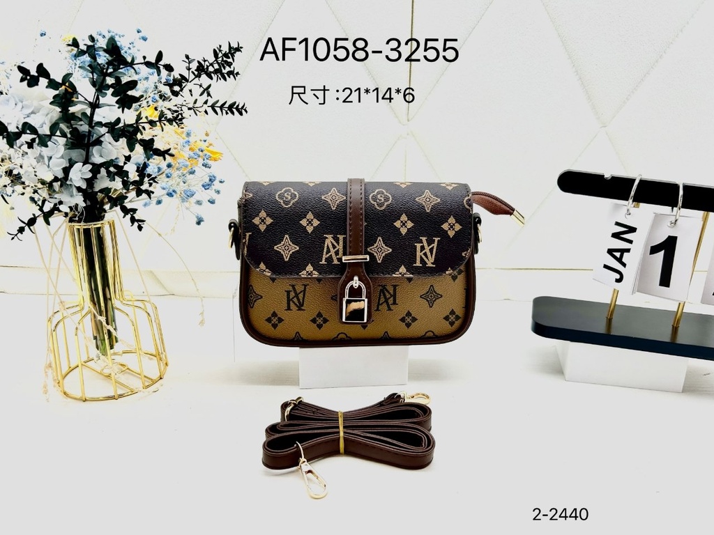 حقيبة جلد شبابية