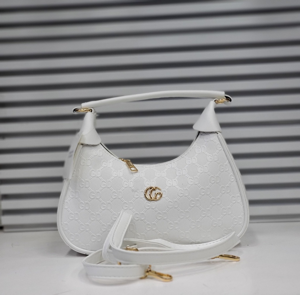 حقيبة جلد شبابية